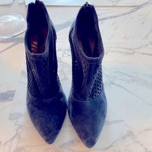 Saks Red label mesh suede booties